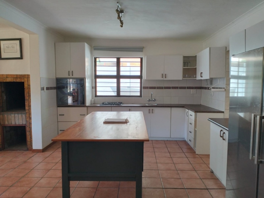 To Let 4 Bedroom Property for Rent in Groot Brakrivier Central Western Cape